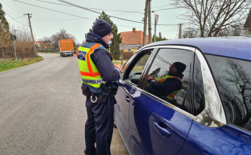 Hétfőtől fokozott ellenőrzéseket tart a rendőrség a közutakon